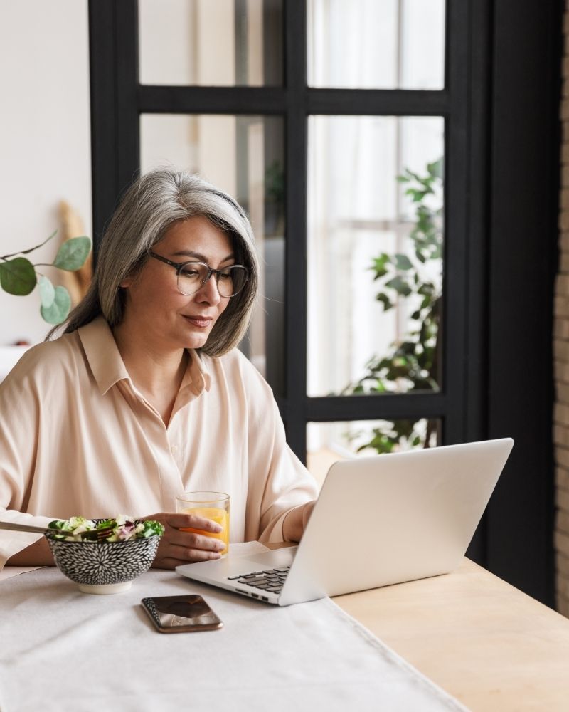 Woman enjoying a healthy lunch while working remotely with reliable internet from MetaLINK