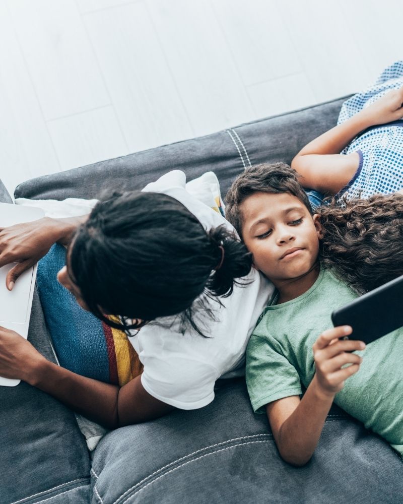 Mother and children using laptops and tablets at home with fast, reliable MetaLINK internet connection.